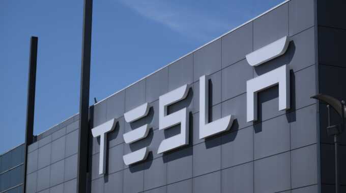 Tesla ищет преемника Илона Маска после падения прибыли