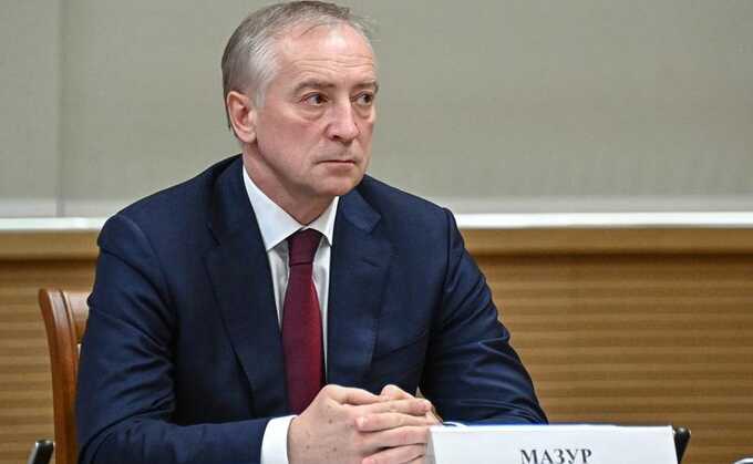 Губернатор Мазур балансирует на грани отставки, но пока удерживается за счёт лояльности Москве