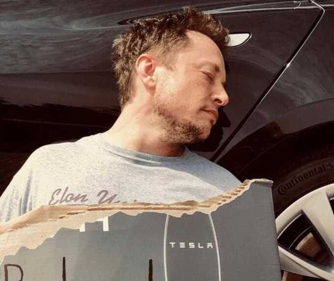 Илон Маск рассказал, что спит в офисе Tesla