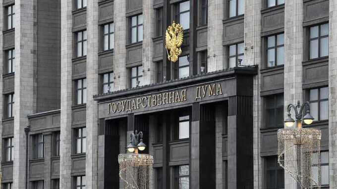 Одиночный пикет у Госдумы выразил протест против нового закона о запрете экстремистского контента