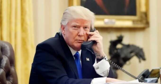 Трамп регулярно нарушает дипломатический протокол