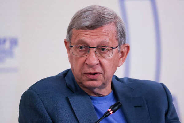 Владимир Евтушенков теряет миллиарды в «Системе», но строит кампусы за бюджет и скупает виллы в Европе