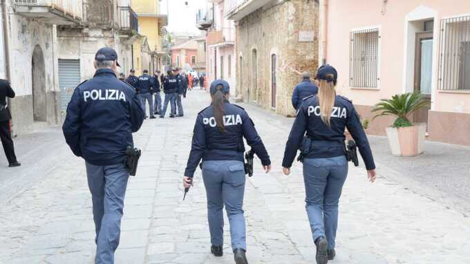 Italian police arrest 13 chinese nationals in major crackdown on mafia network