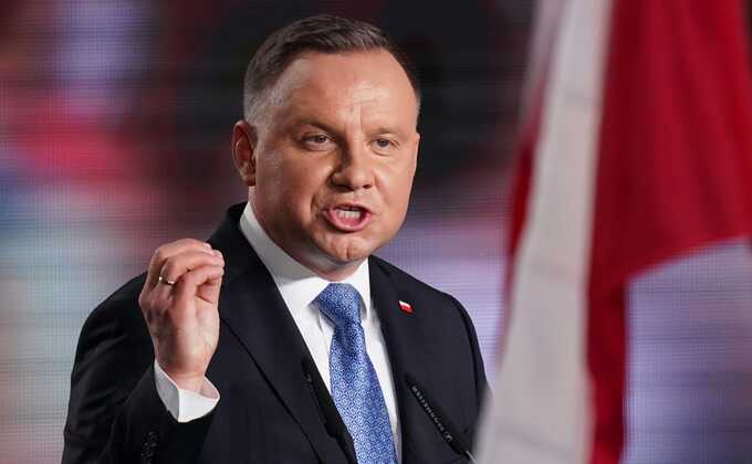 Президент Польши предложил отменить налоги для семей с двумя и более детьми