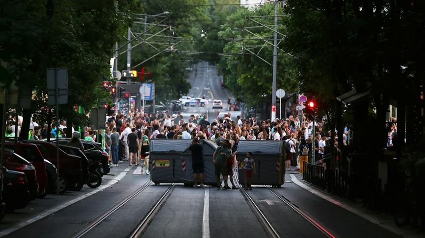 Протестующие возводят на дорогах баррикады hrideuiqriqtdrmf rtiqxziexiuzatf